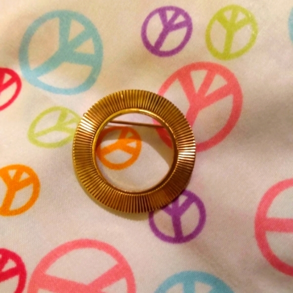 3 Vintage Brooches Circle Ring Gold Beautiful! - Picture 3 of 7